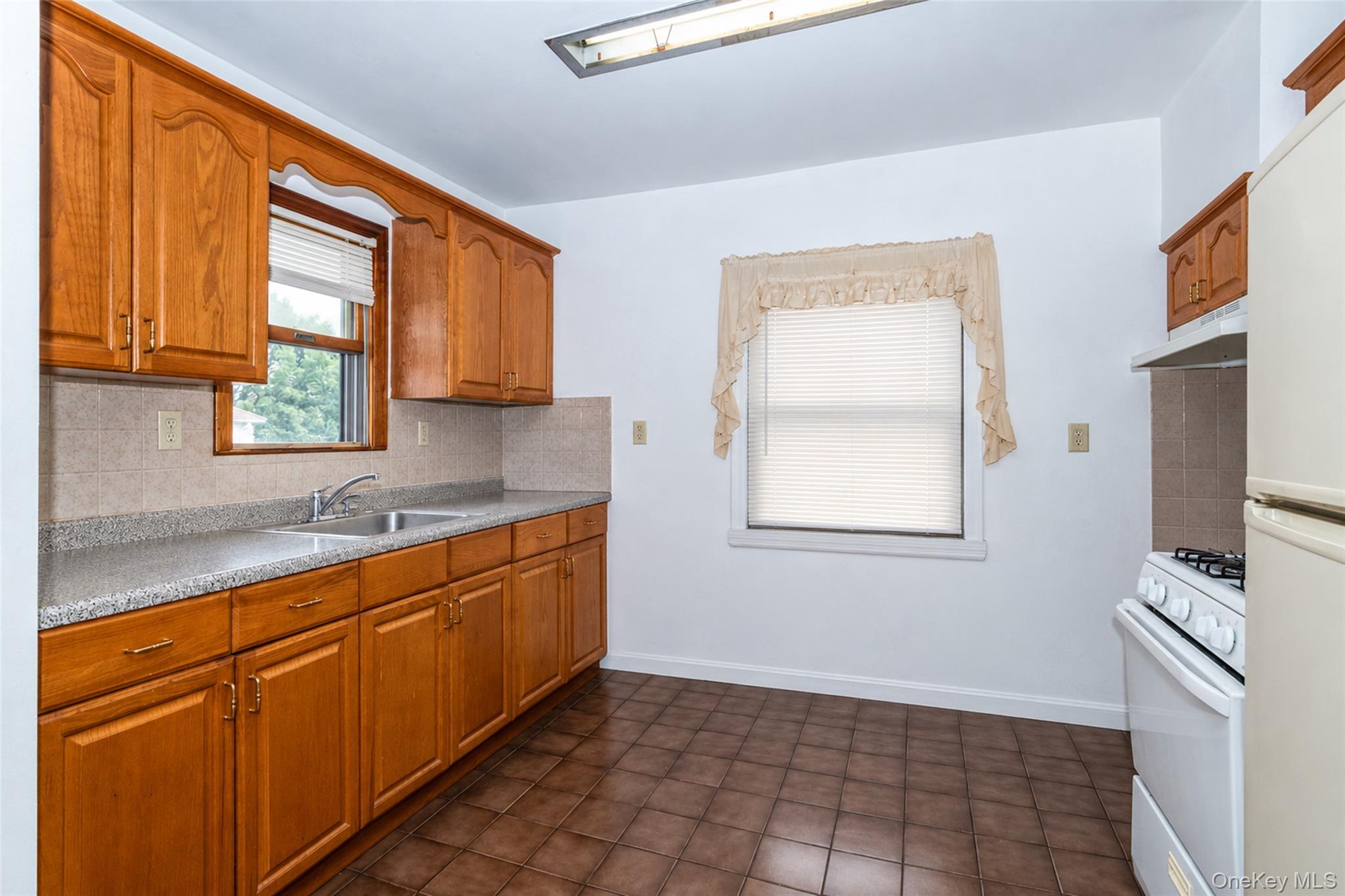 1559 Hollywood Avenue – For Sale photo 19