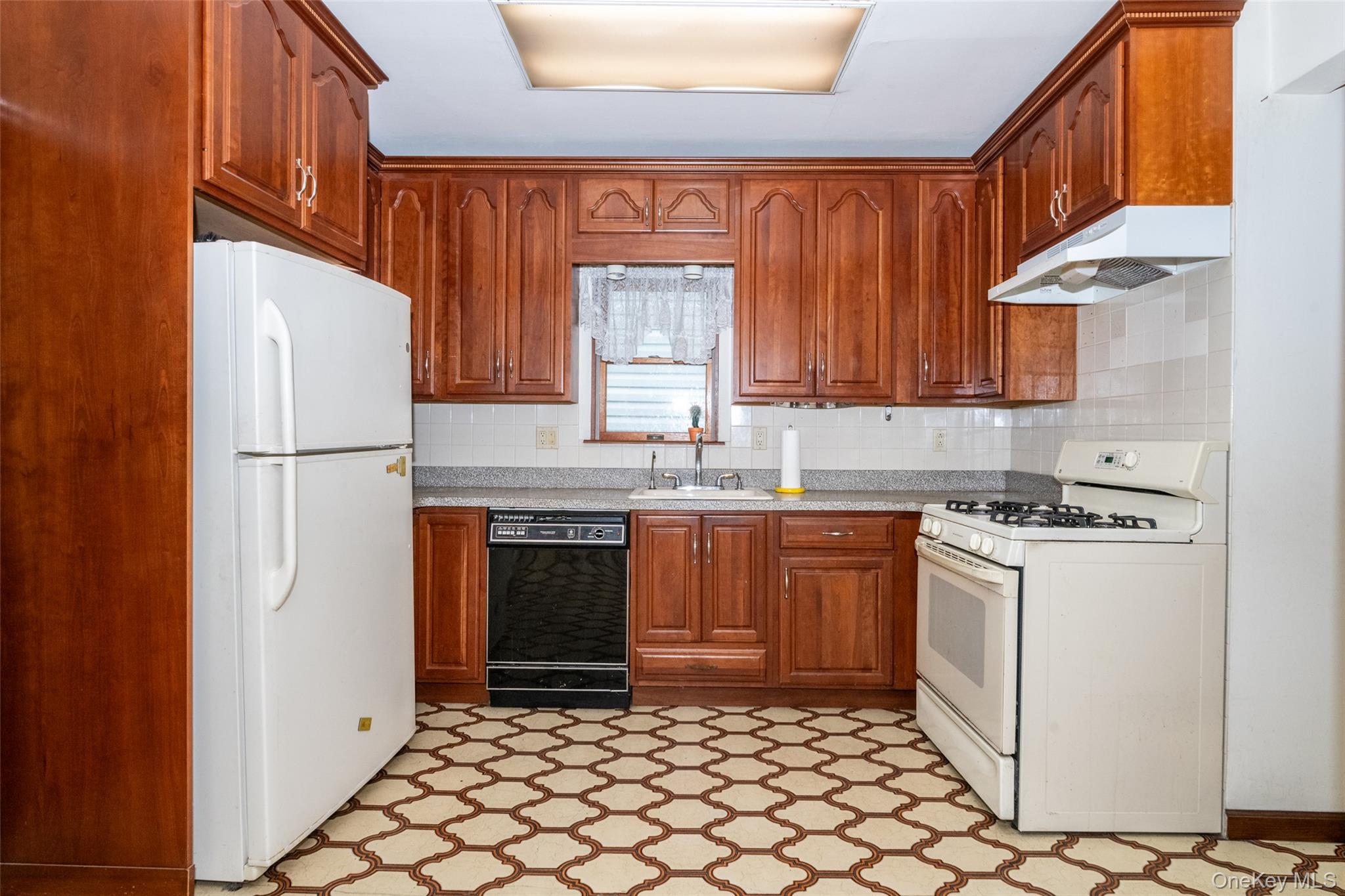 1559 Hollywood Avenue – For Sale photo 8