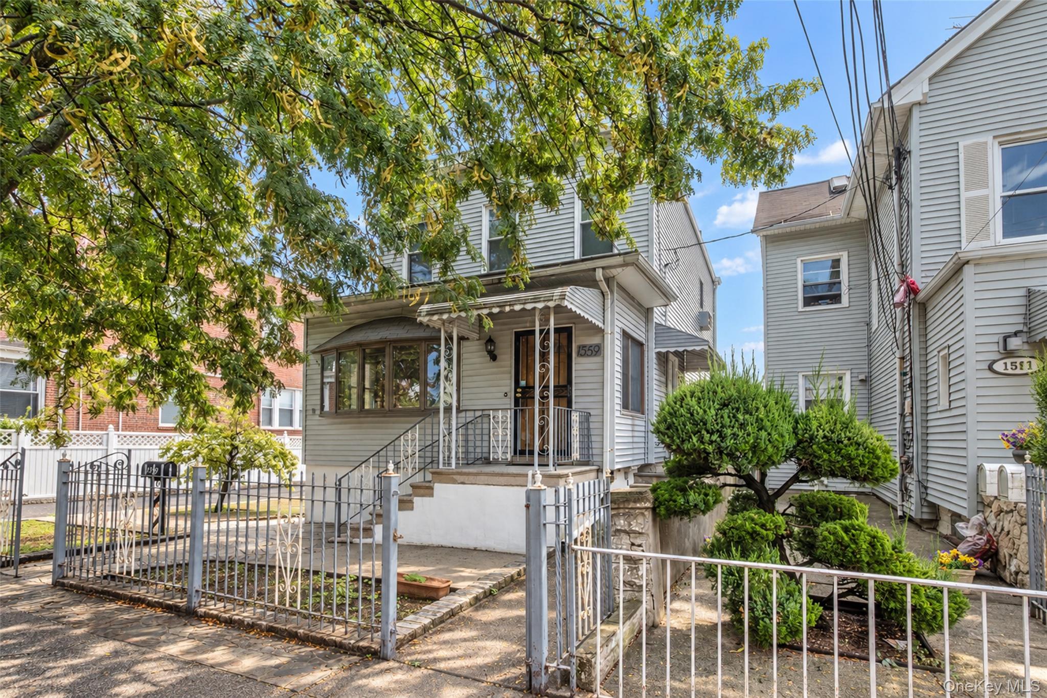 1559 Hollywood Avenue – For Sale photo 2