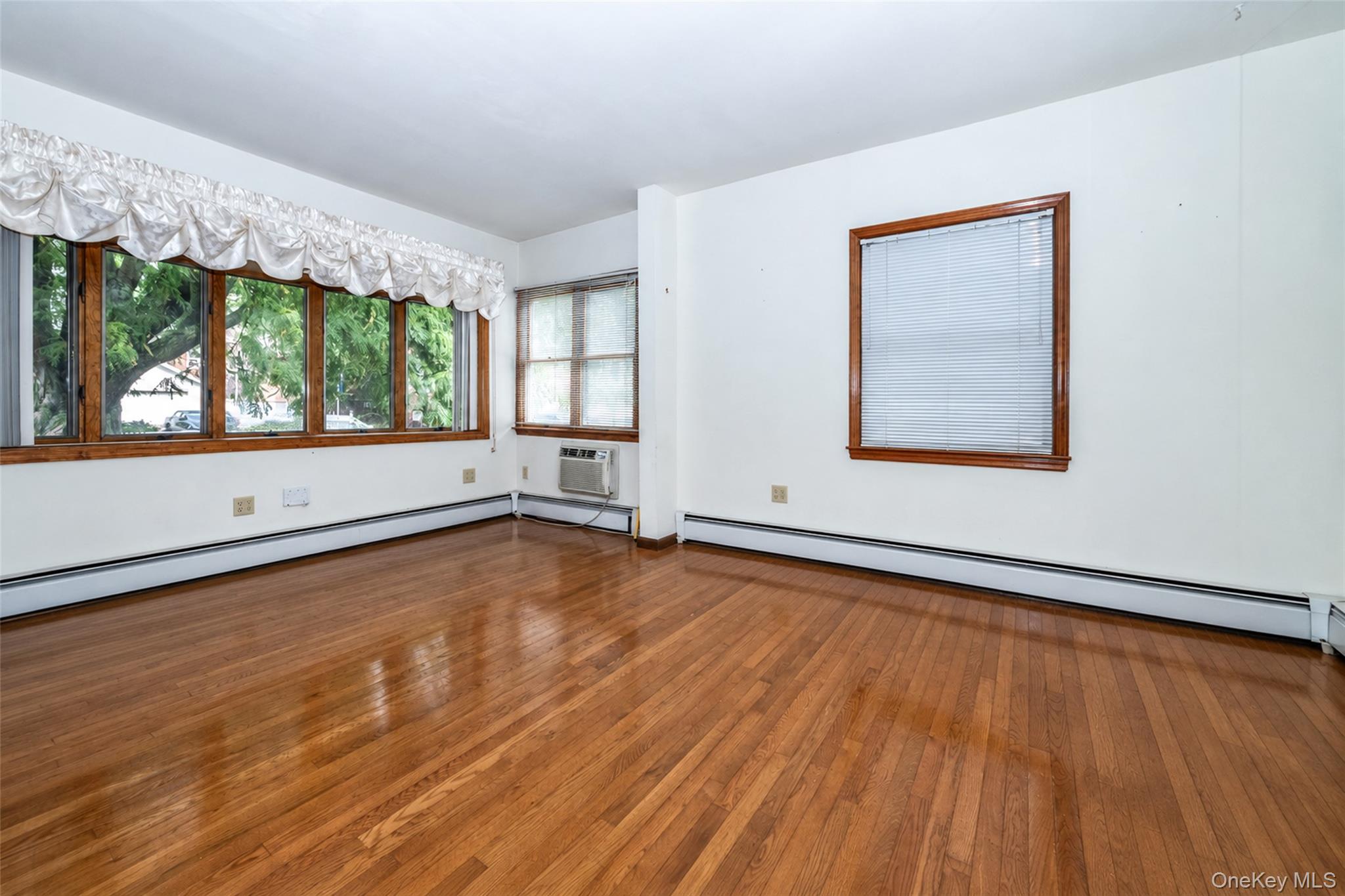 1559 Hollywood Avenue – For Sale photo 4