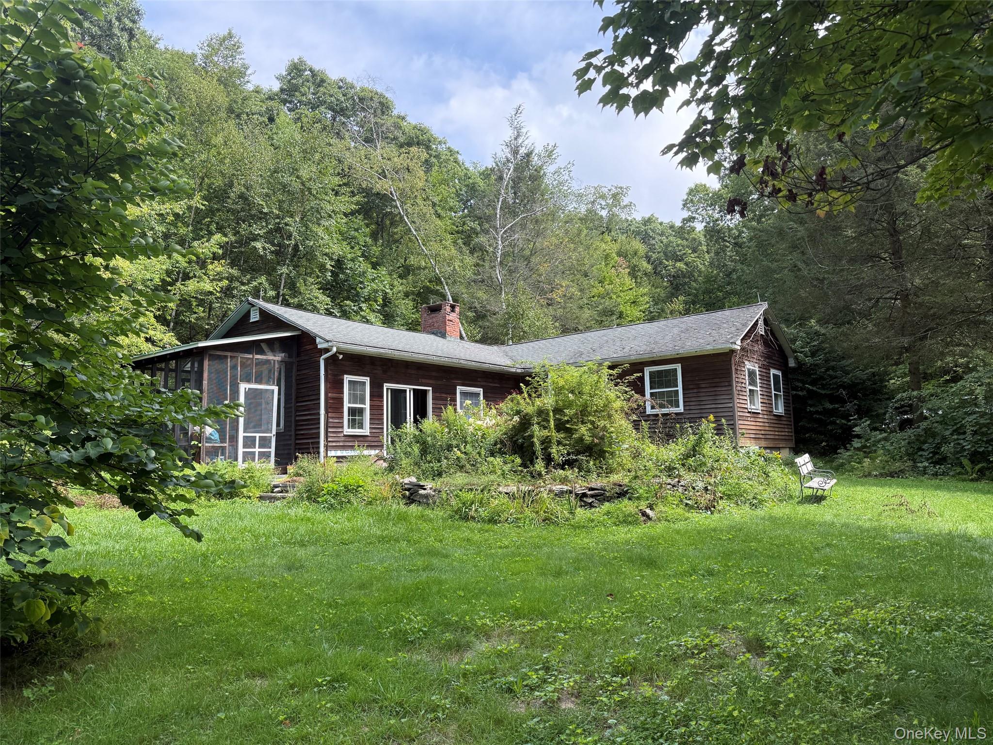 85 Bella Vista Road – For Sale