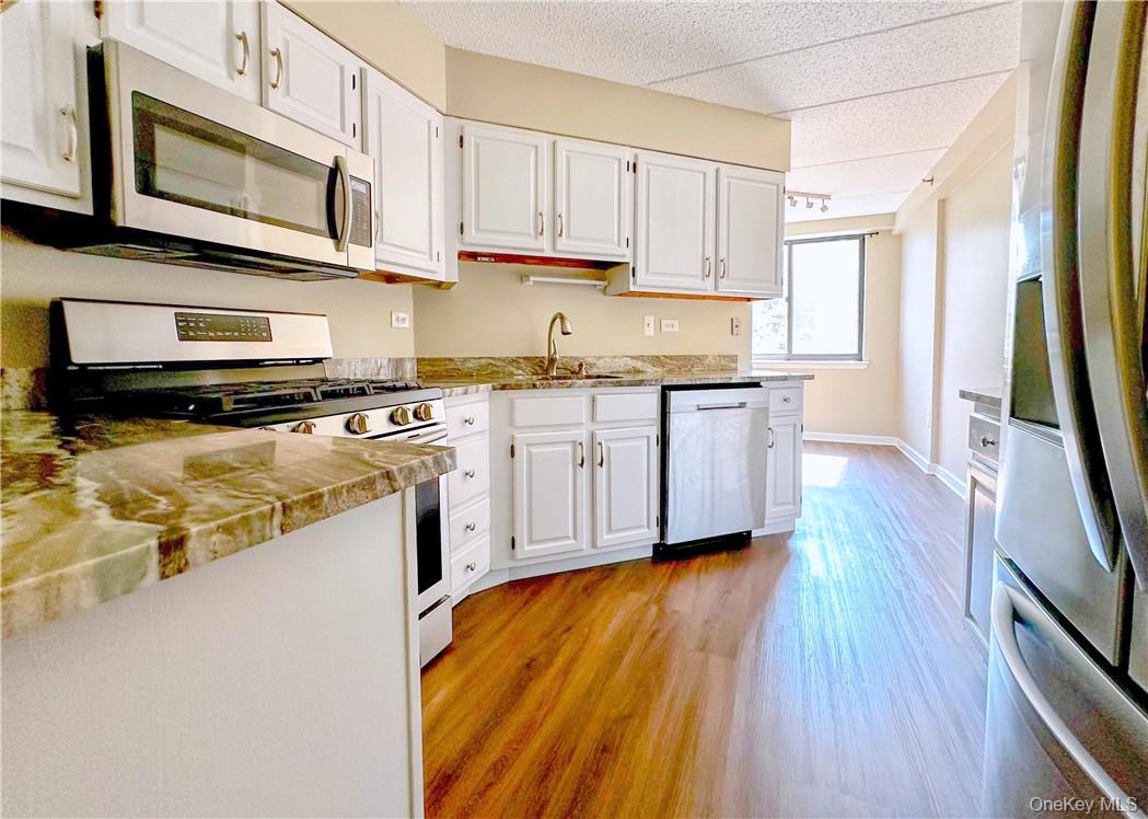 680 W Boston Post Road, Unit 3Q photo 9