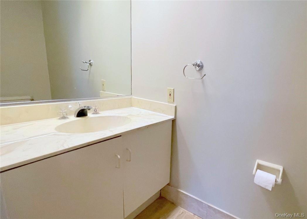680 W Boston Post Road, Unit 3Q photo 13