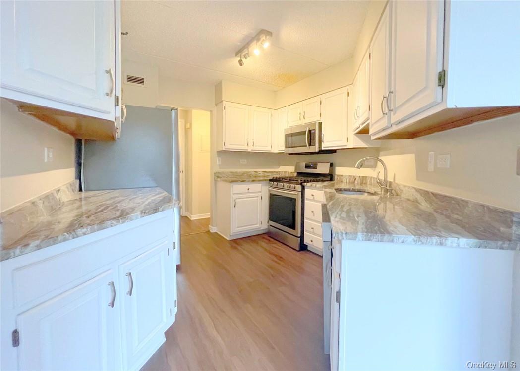 680 W Boston Post Road, Unit 3Q photo 12