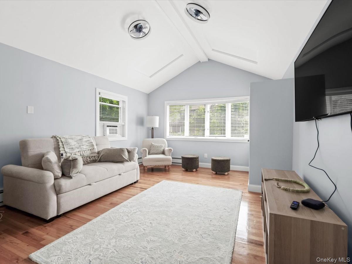 596 Terrace Place – For Sale photo 11