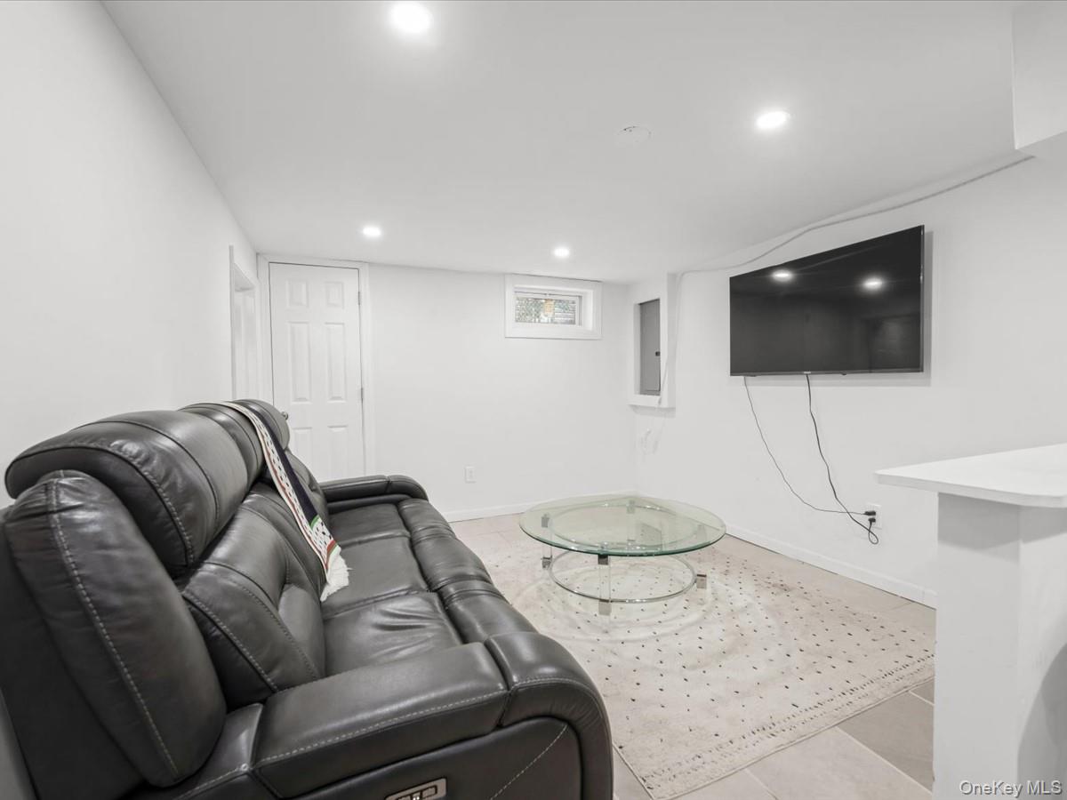 596 Terrace Place – For Sale photo 18