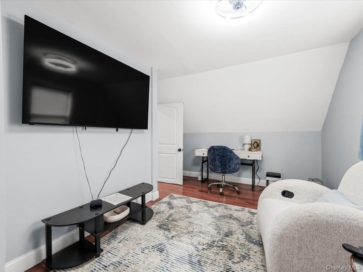 596 Terrace Place – For Sale photo 14