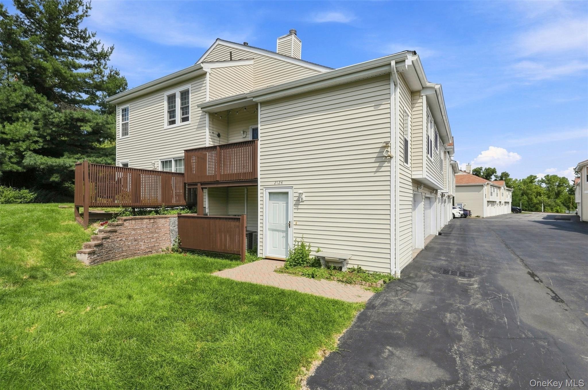 2124 Whispering Hills – For Sale photo 2