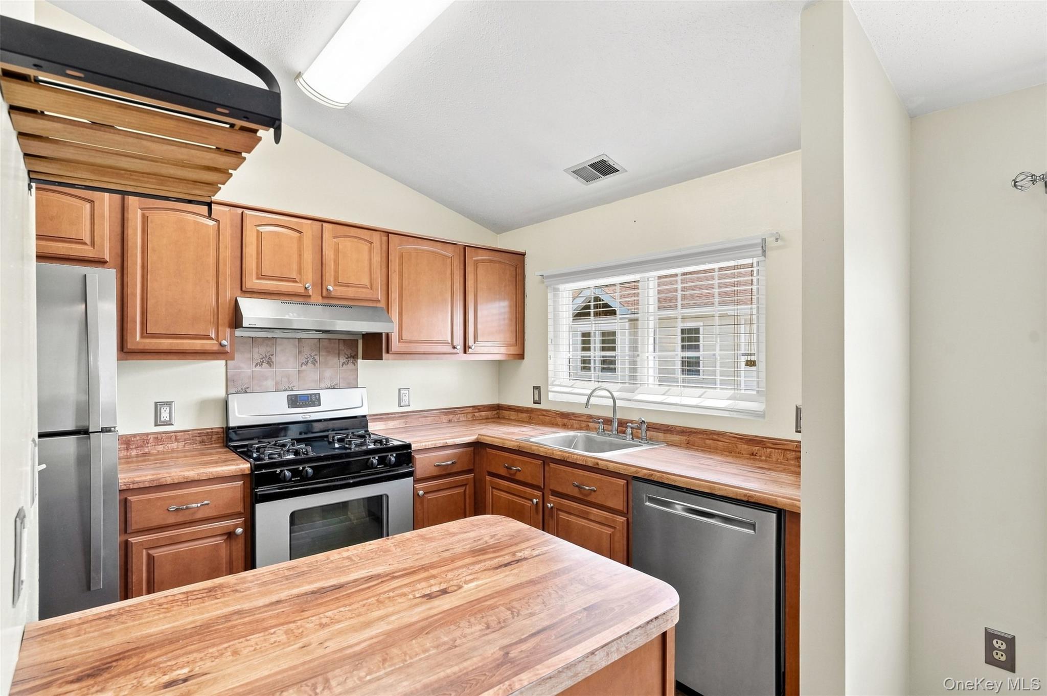 2124 Whispering Hills – For Sale photo 8