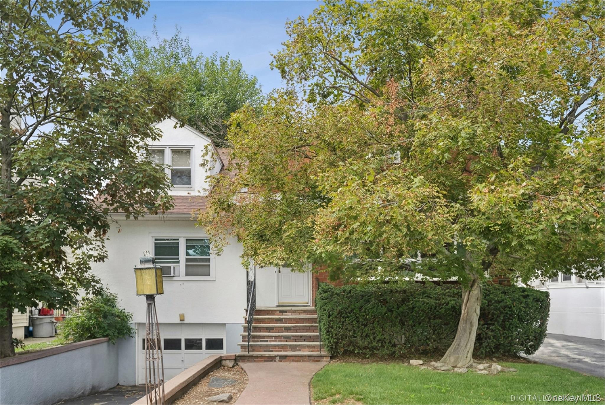 926 Lester Avenue – For Sale