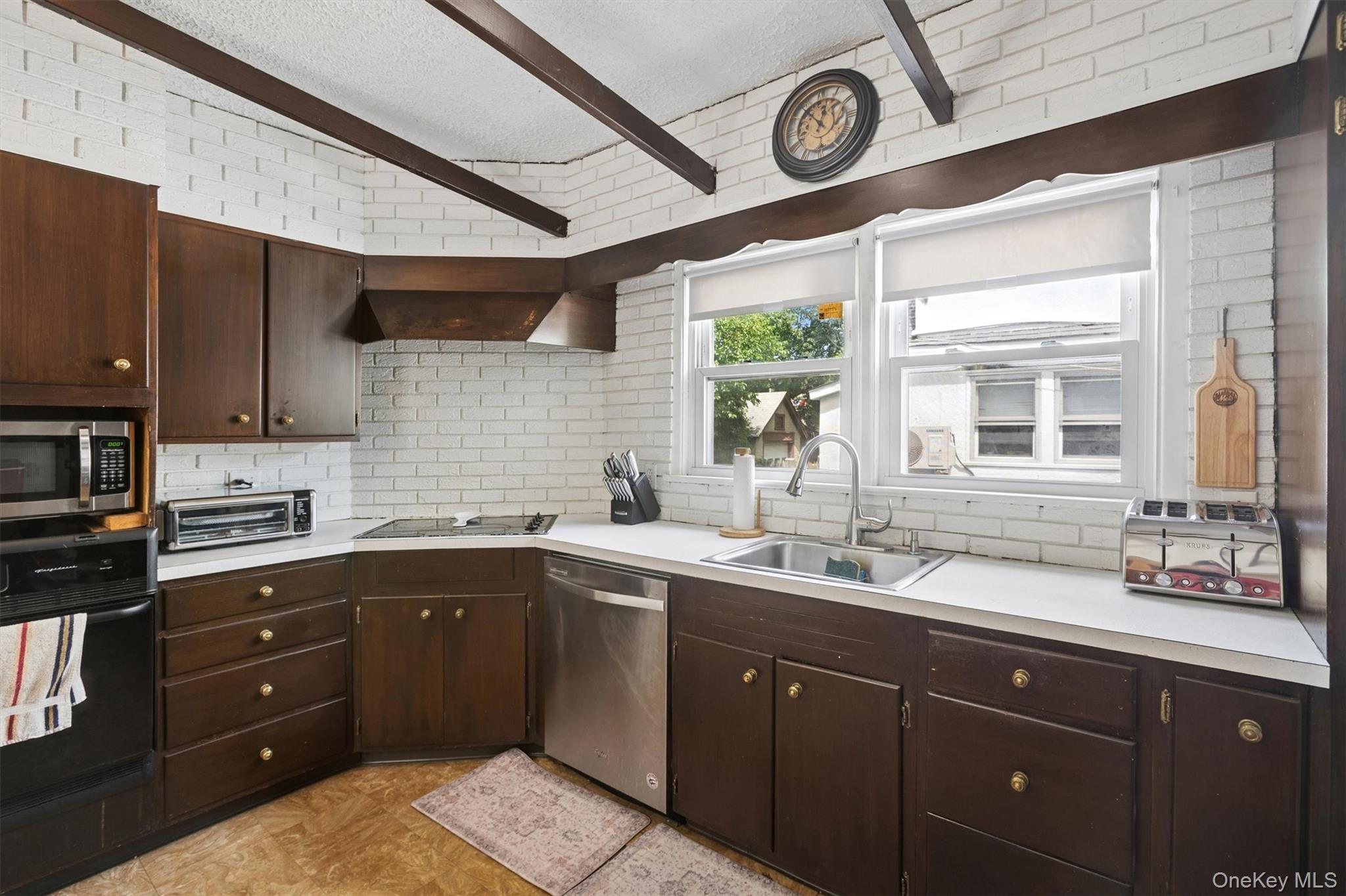 926 Lester Avenue – For Sale photo 5
