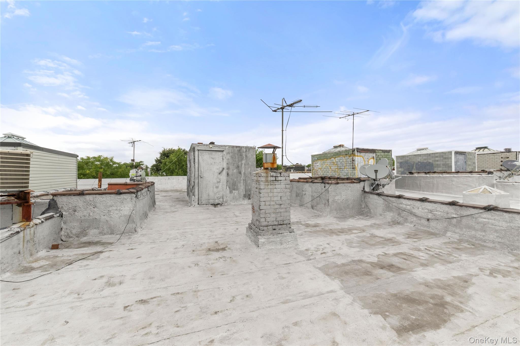 1822 Putnam Avenue – For Sale photo 18