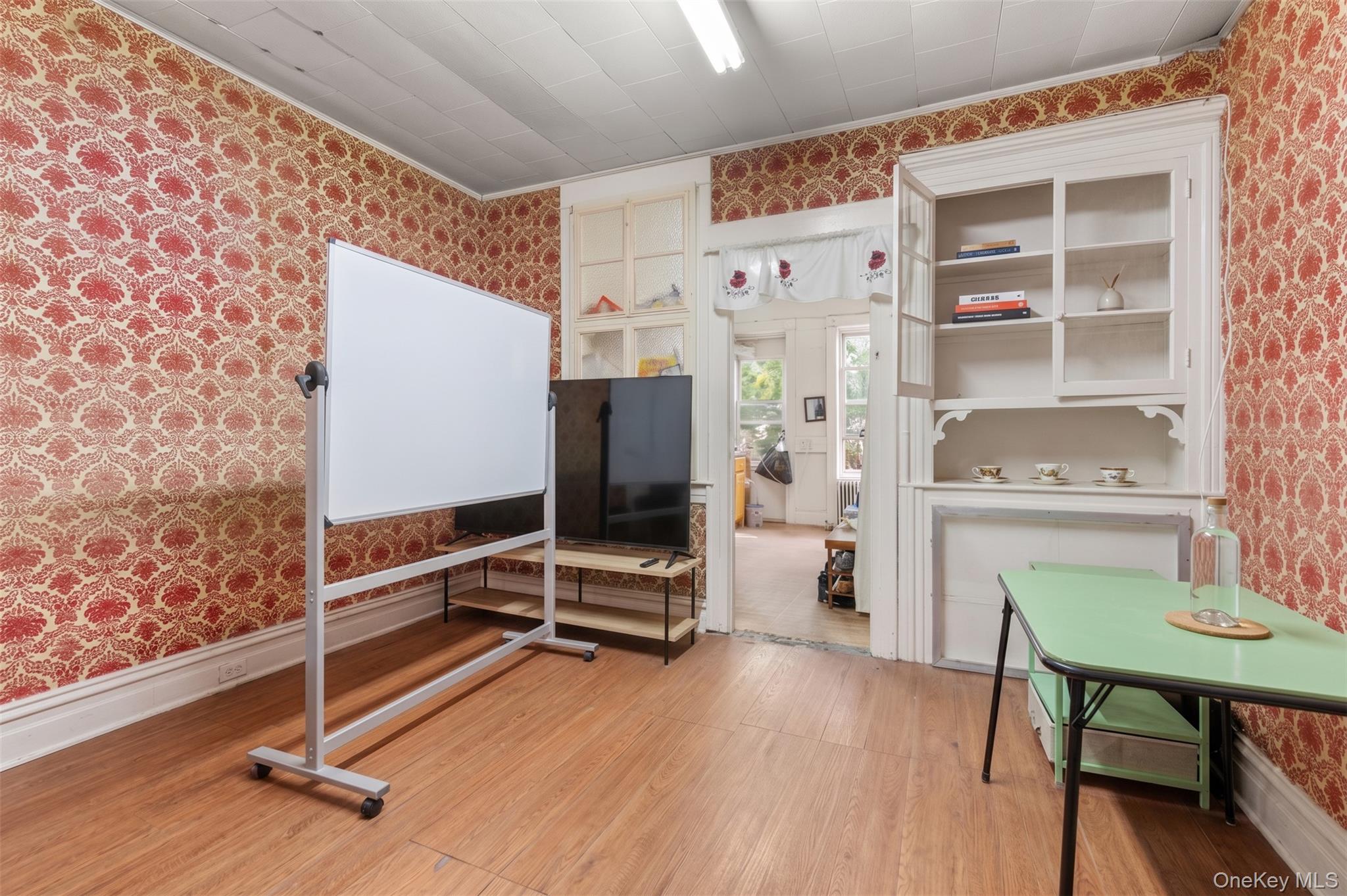 1822 Putnam Avenue – For Sale photo 9