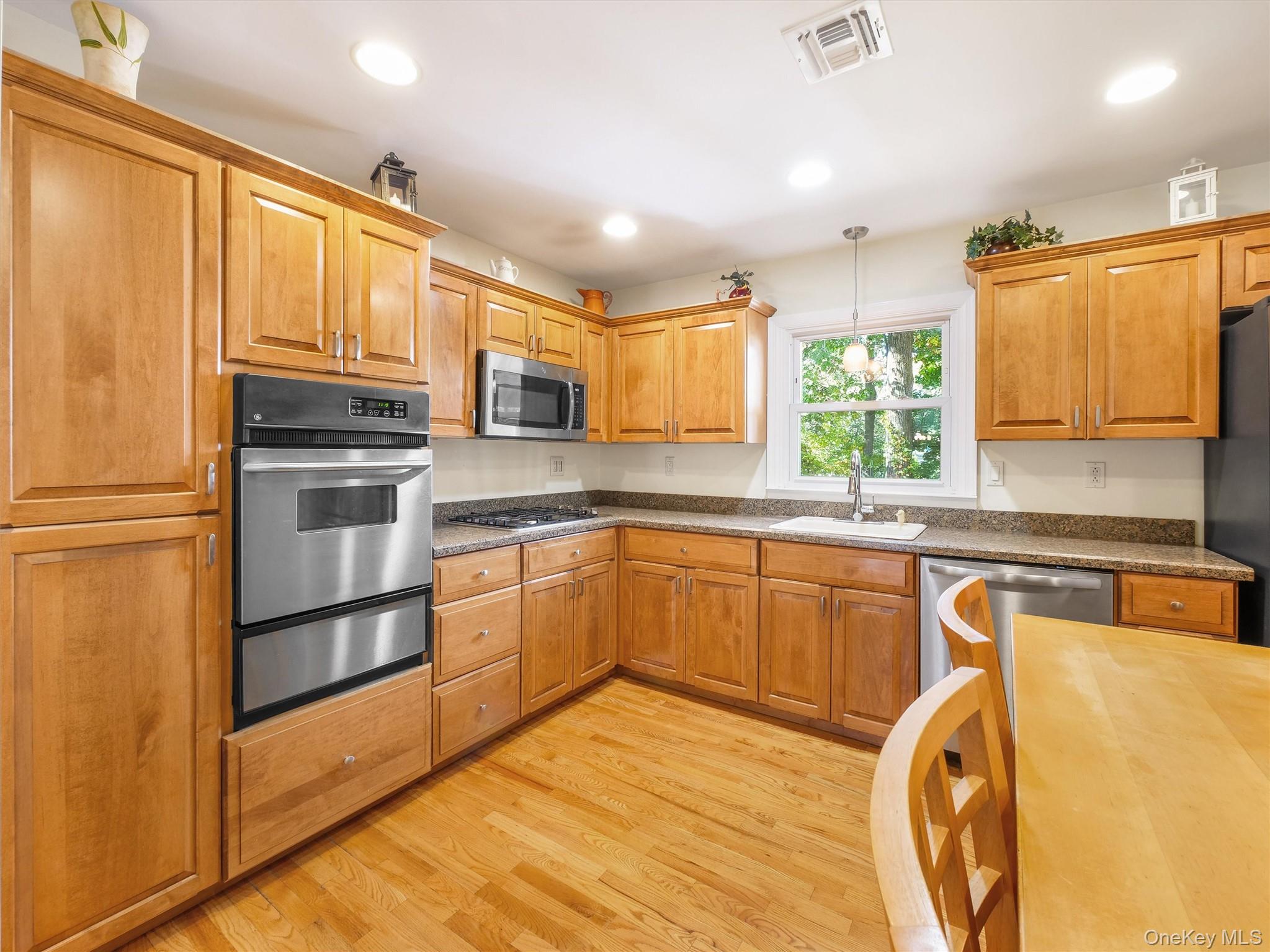 97 Grandview Avenue – For Sale photo 18