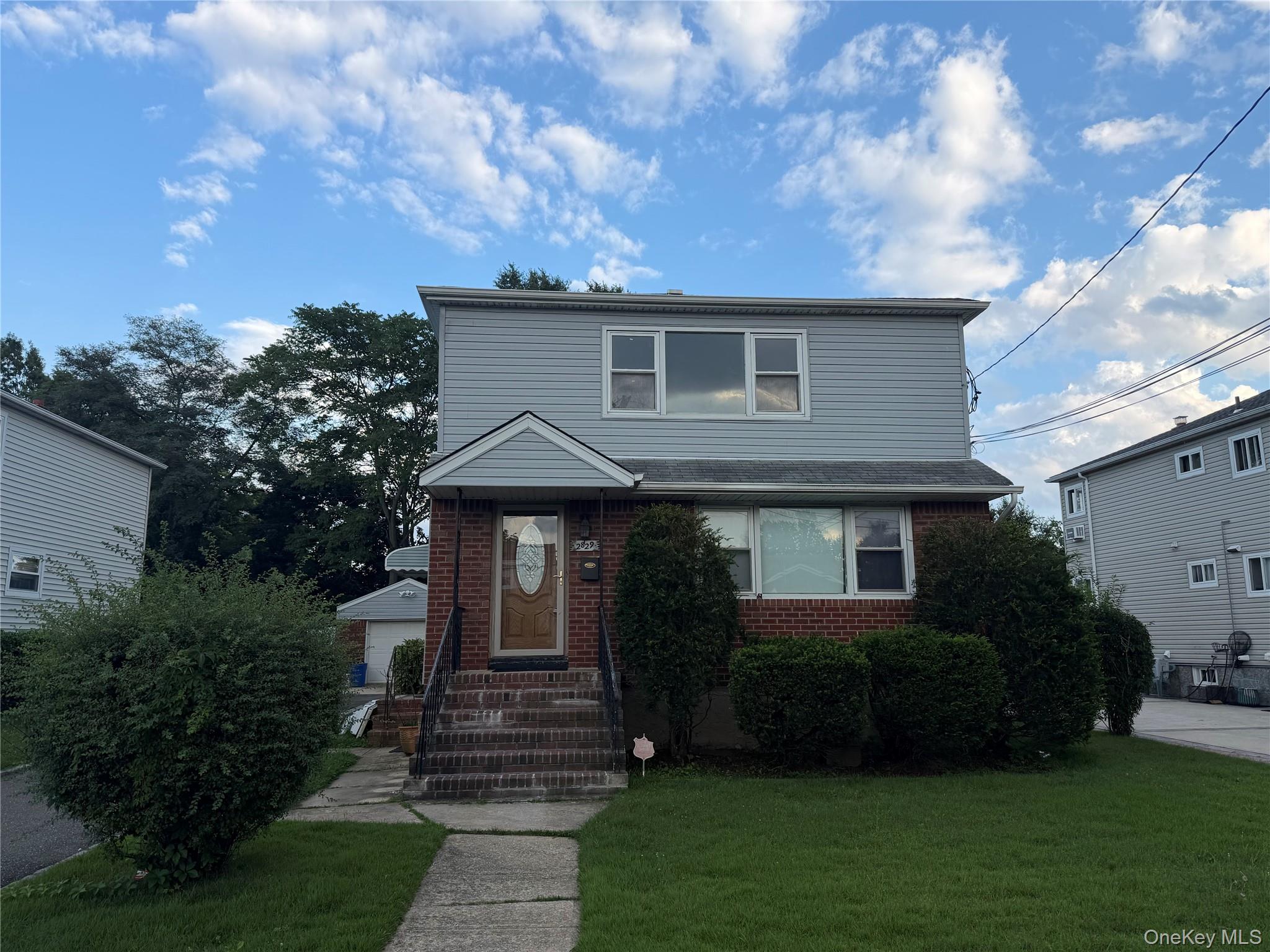 2829 Elm Street – For Sale