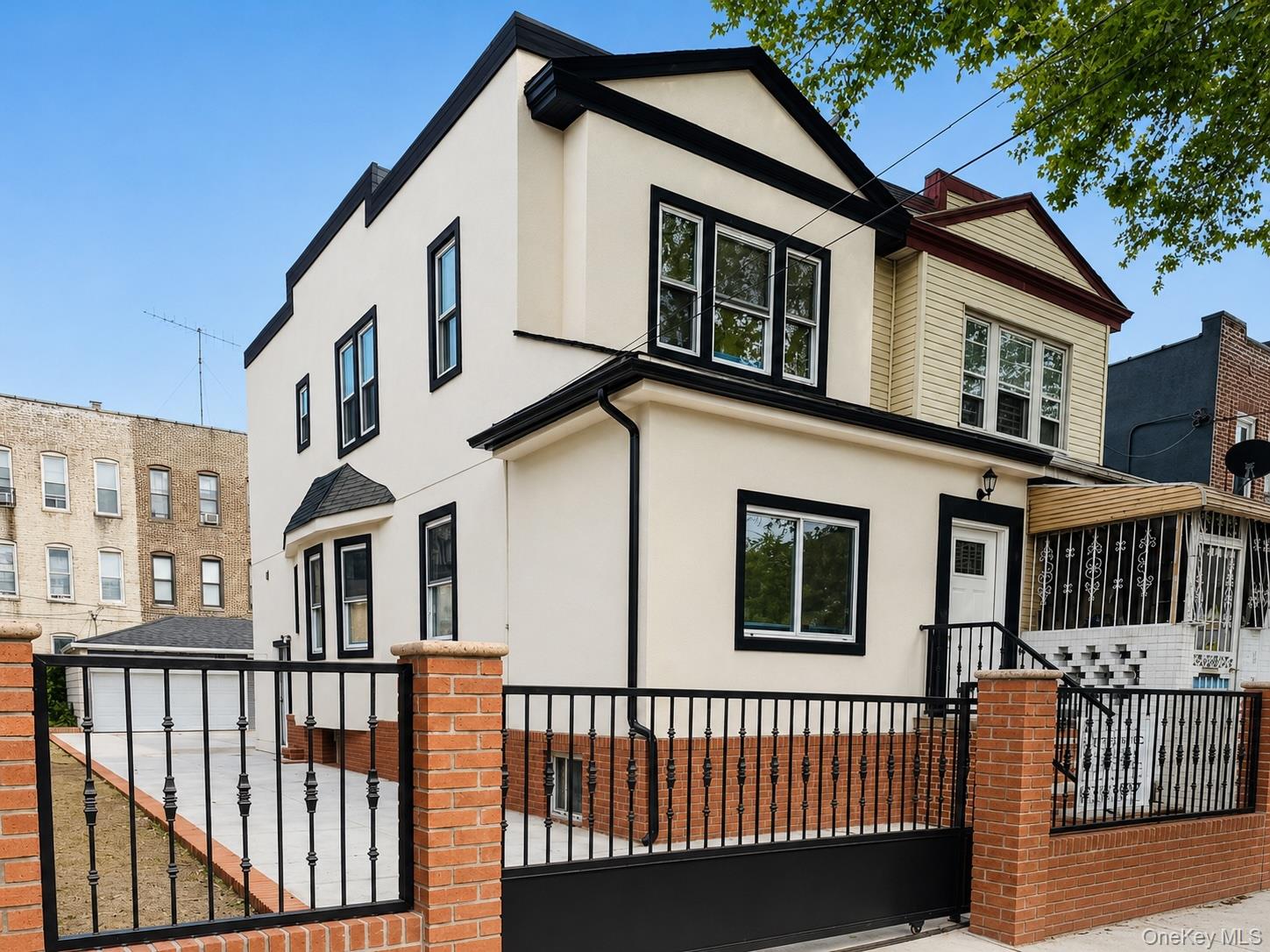 263 E 39th Street – For Sale