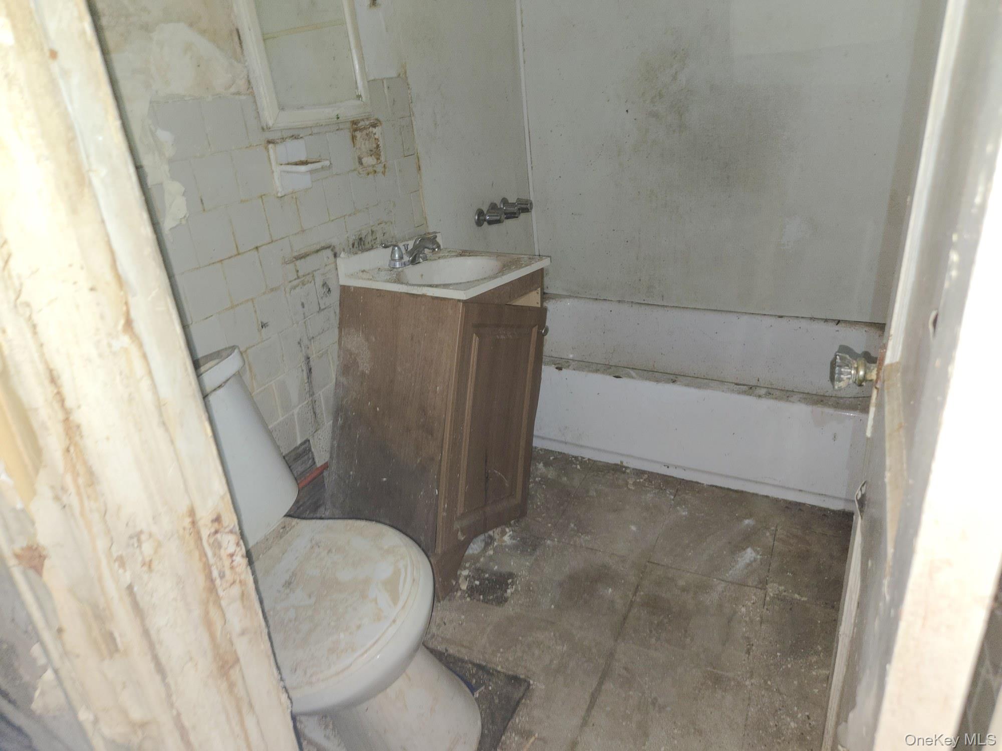 633 Baker Avenue – For Sale photo 5