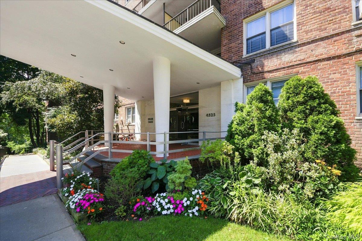 4525 Henry Hudson Parkway W, Unit B1212