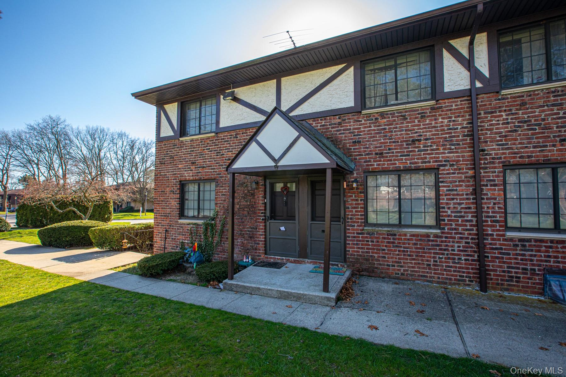 99 Newbrook Lane, Unit 99 photo 2