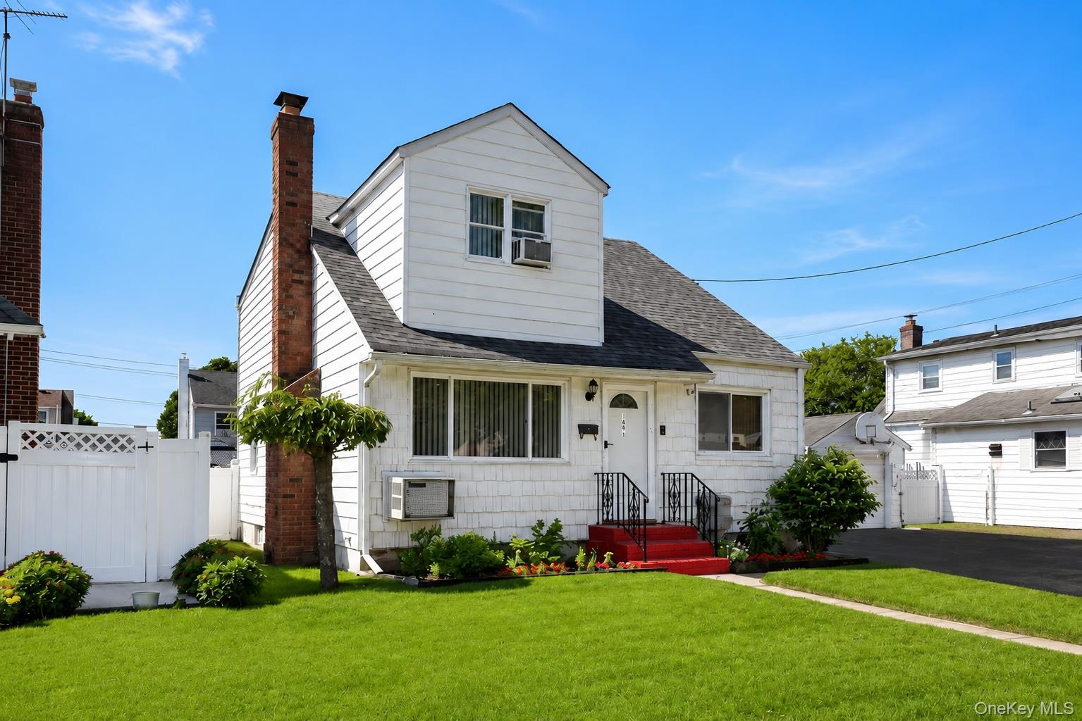 1491 Clay Street – For Sale