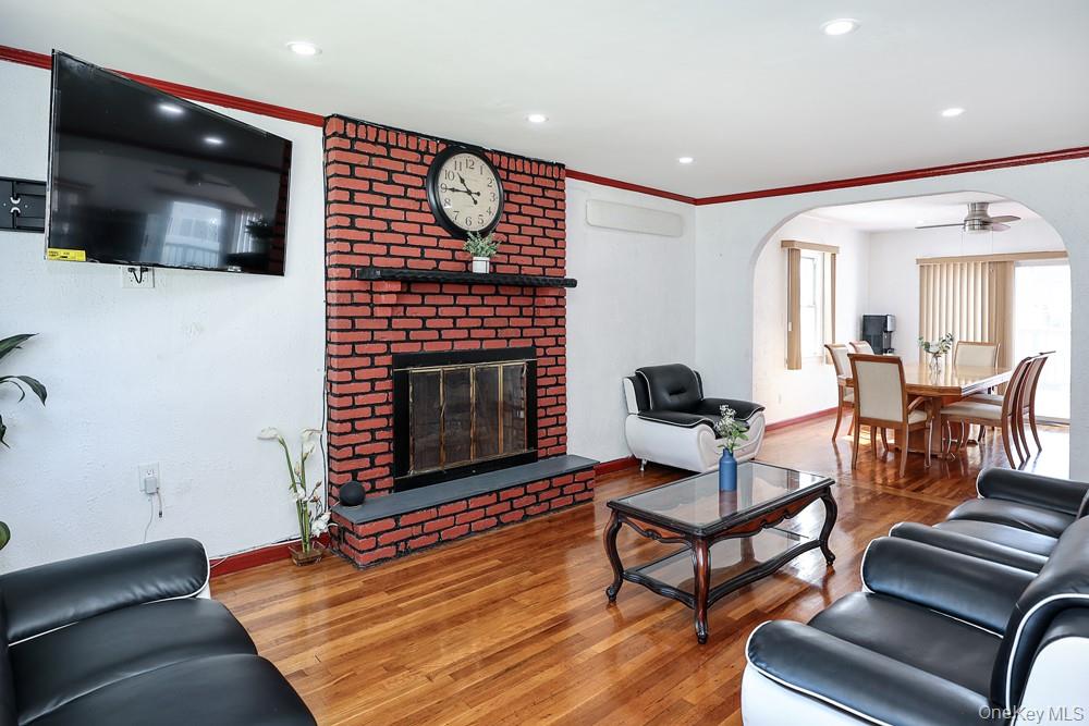 1491 Clay Street – For Sale photo 2