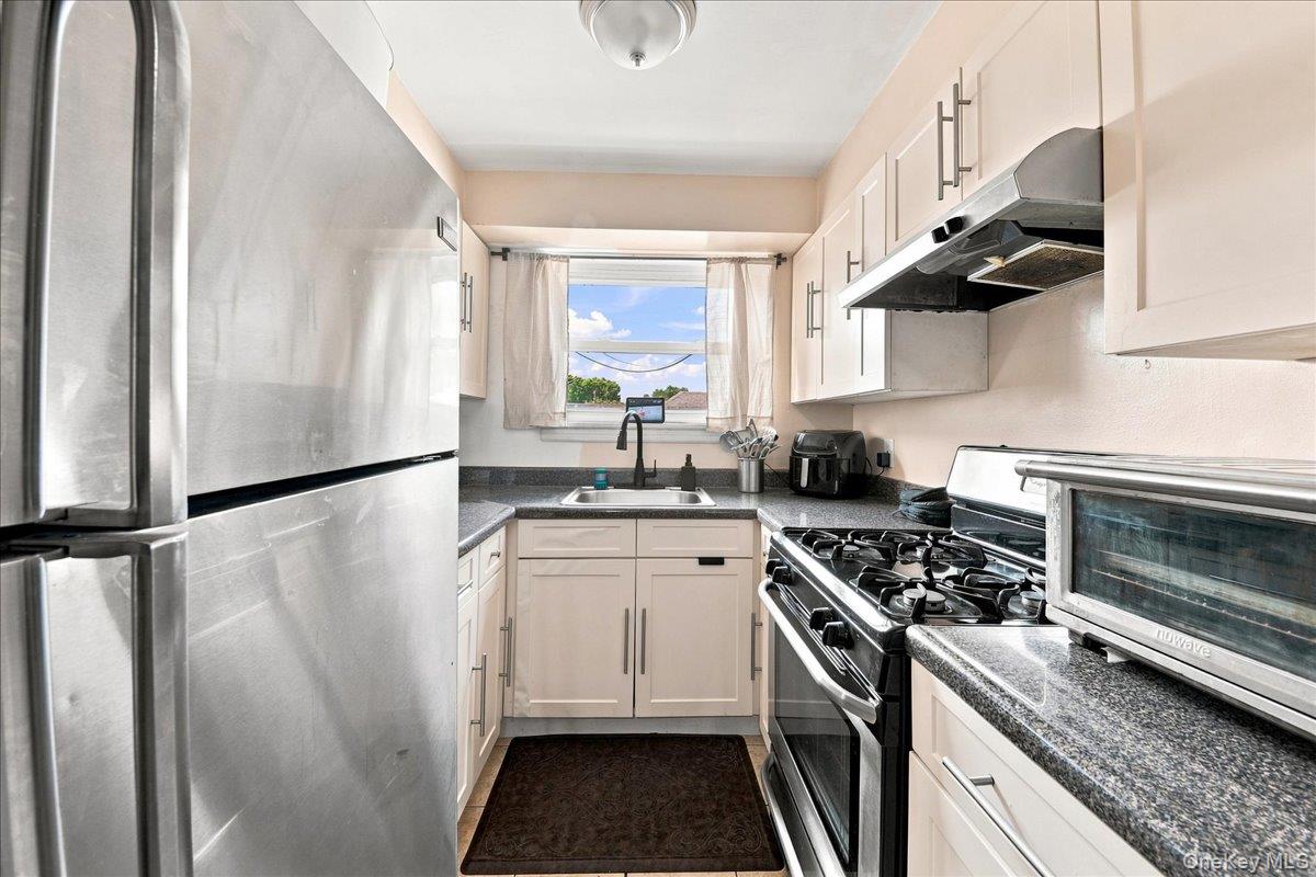 841 Swinton Avenue – For Sale photo 5