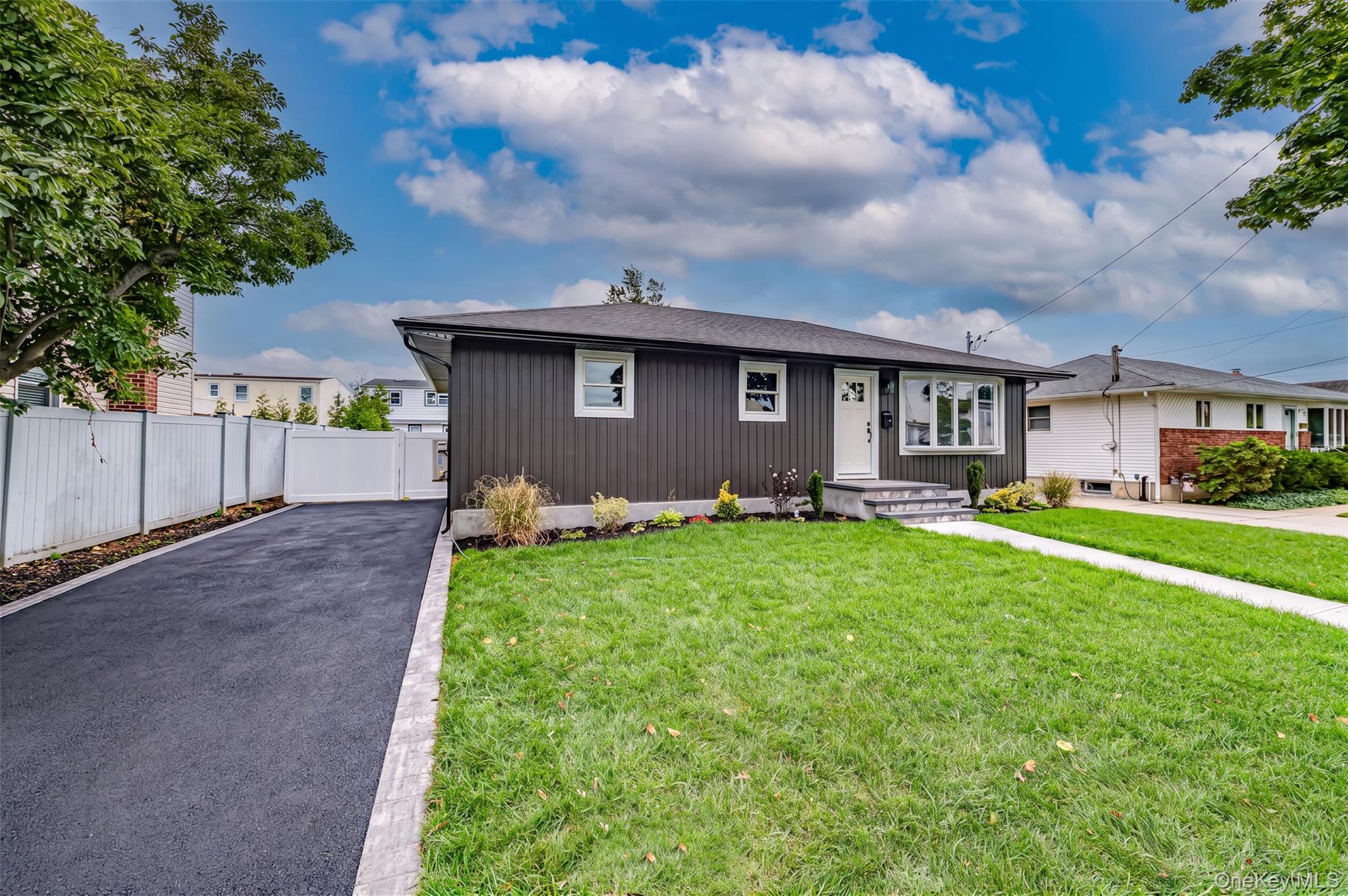 146 8th Street – For Sale photo 2