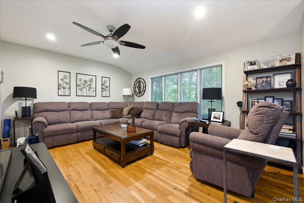 357 Town Line Road – For Sale photo 3