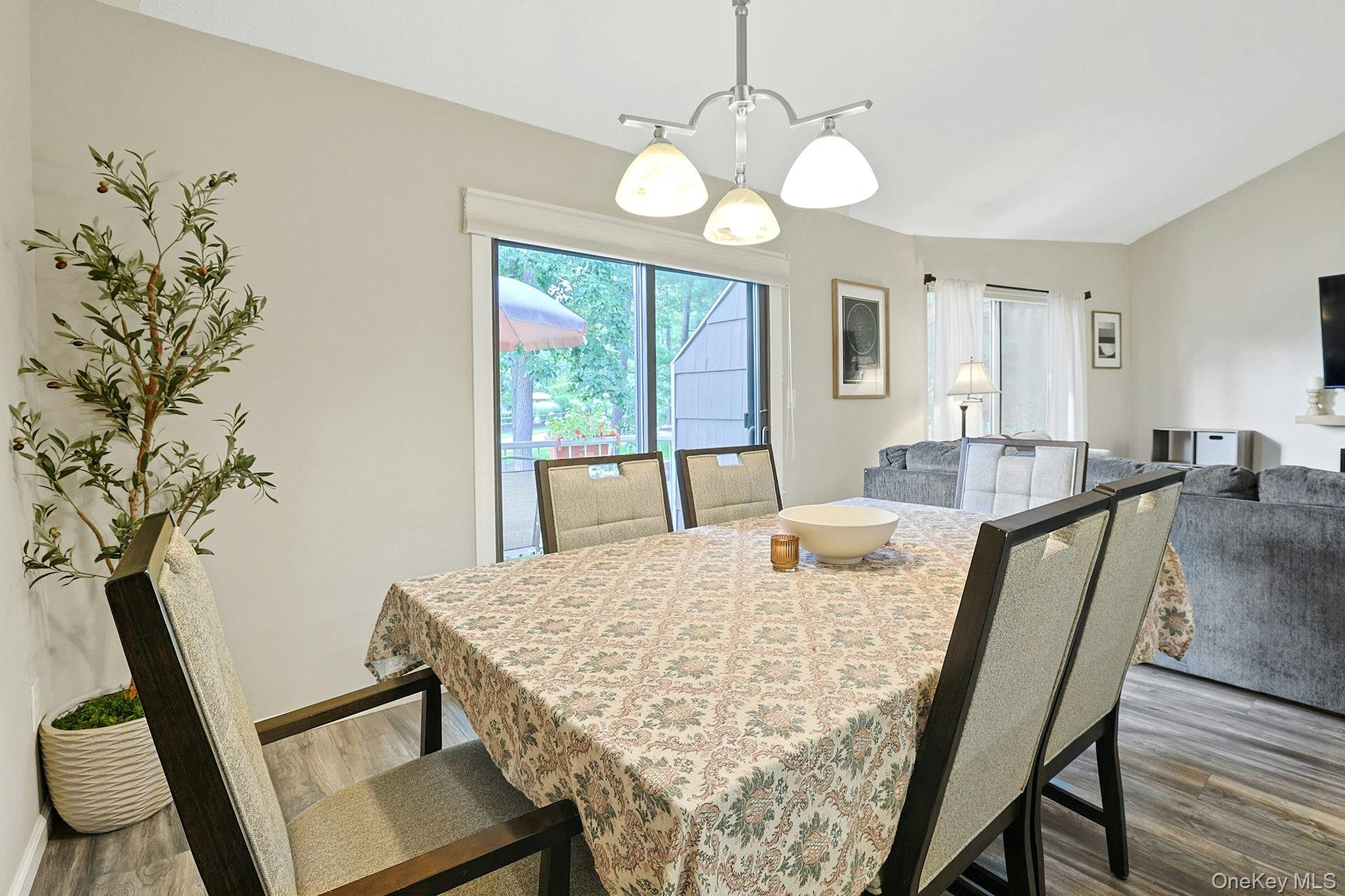 195 Treetop Circle – For Sale photo 14