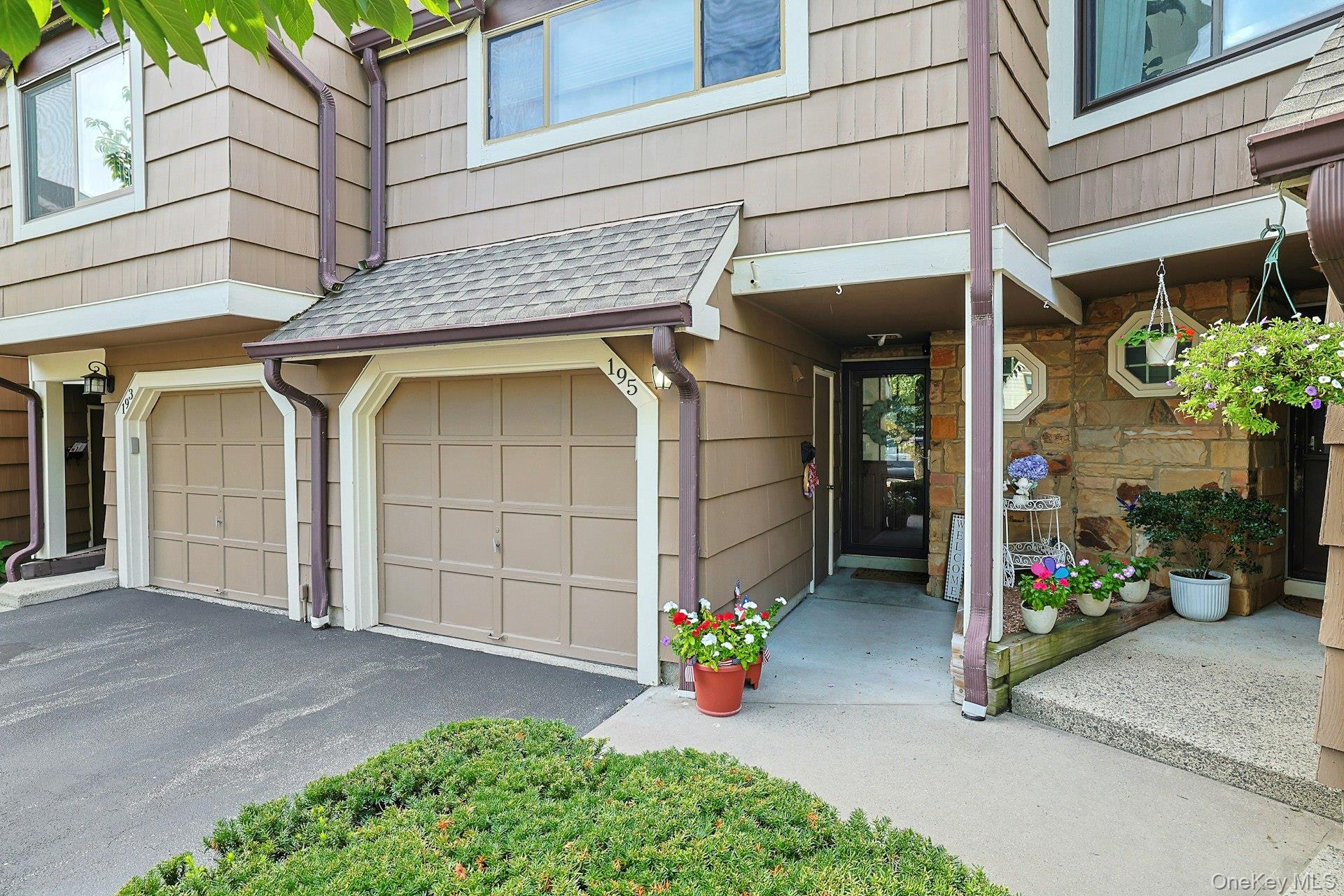 195 Treetop Circle – For Sale photo 2