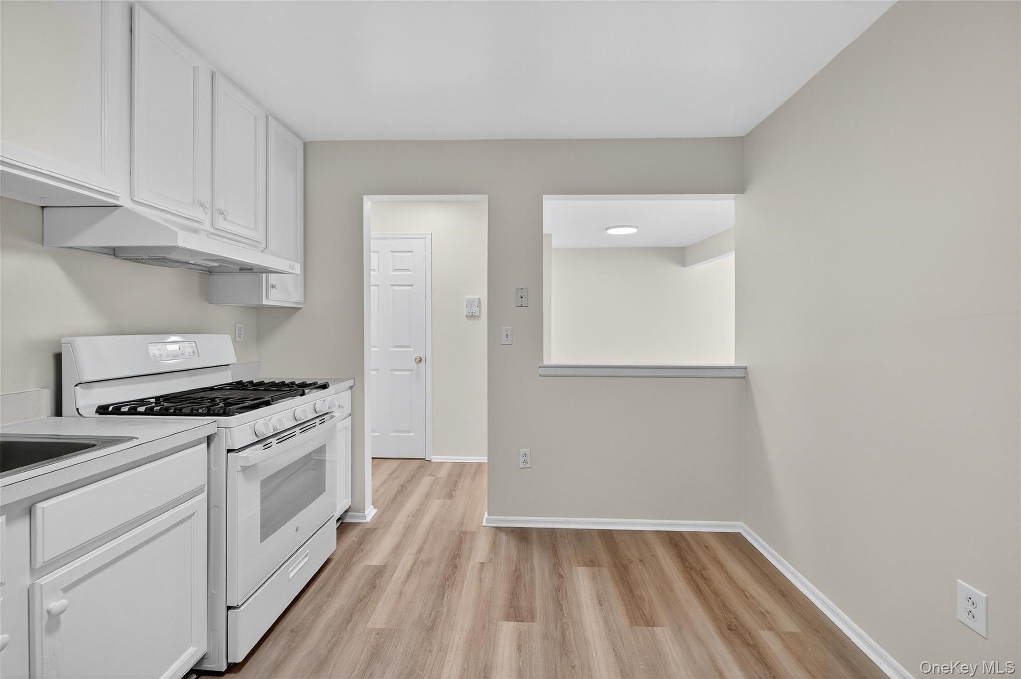 10-12 Chestnut Street, Unit A202 photo 5