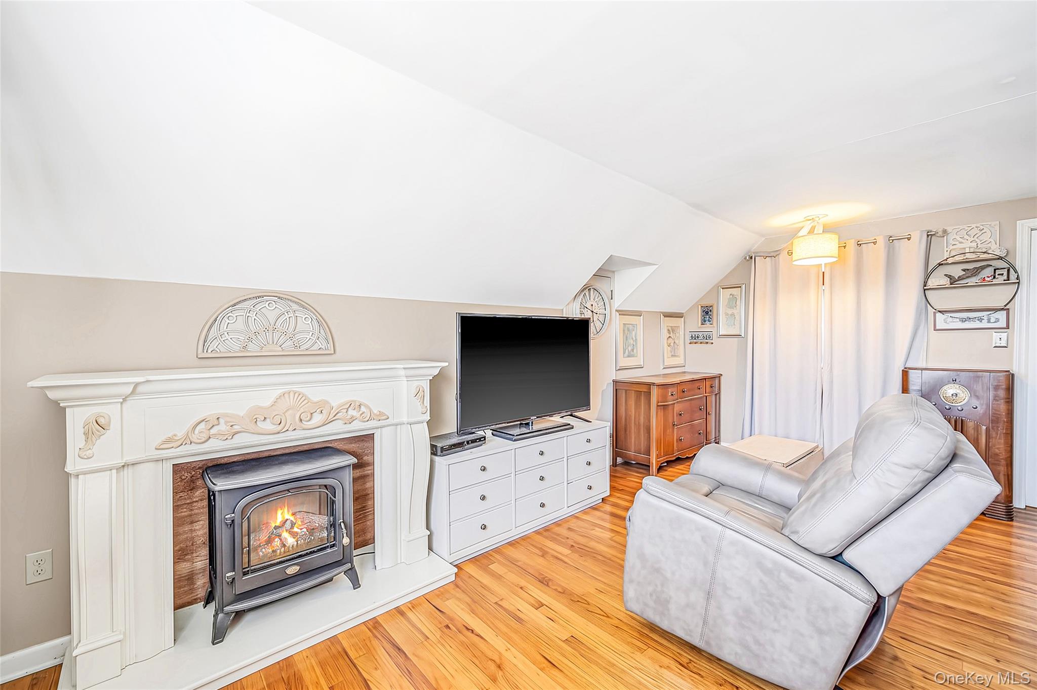 3698 Horseblock Road – For Sale photo 18