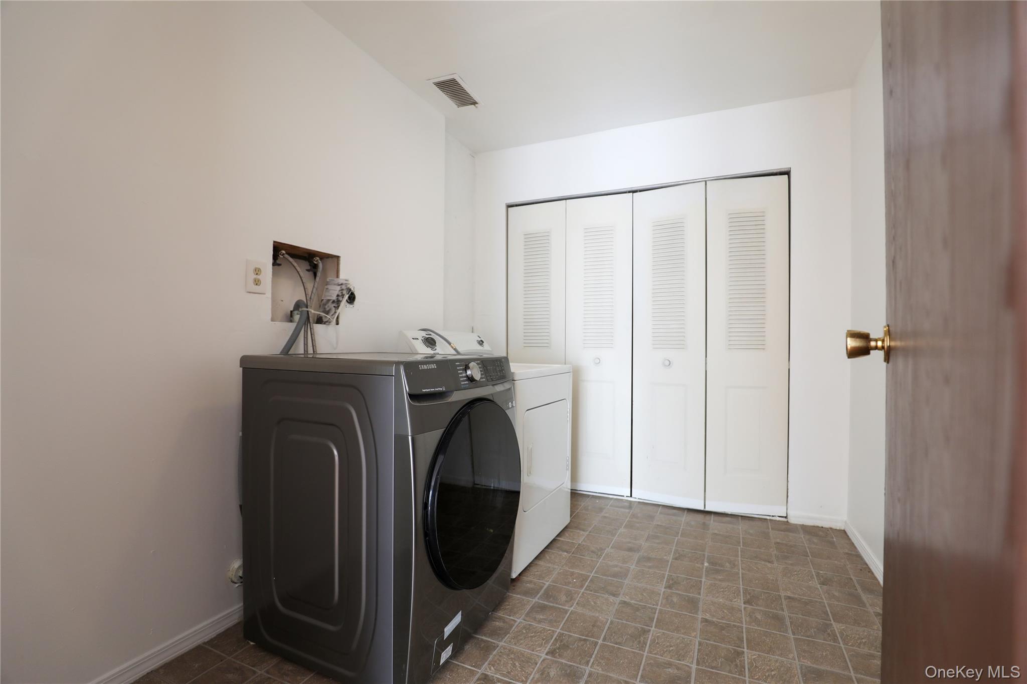 259 Village Court – For Rent photo 5