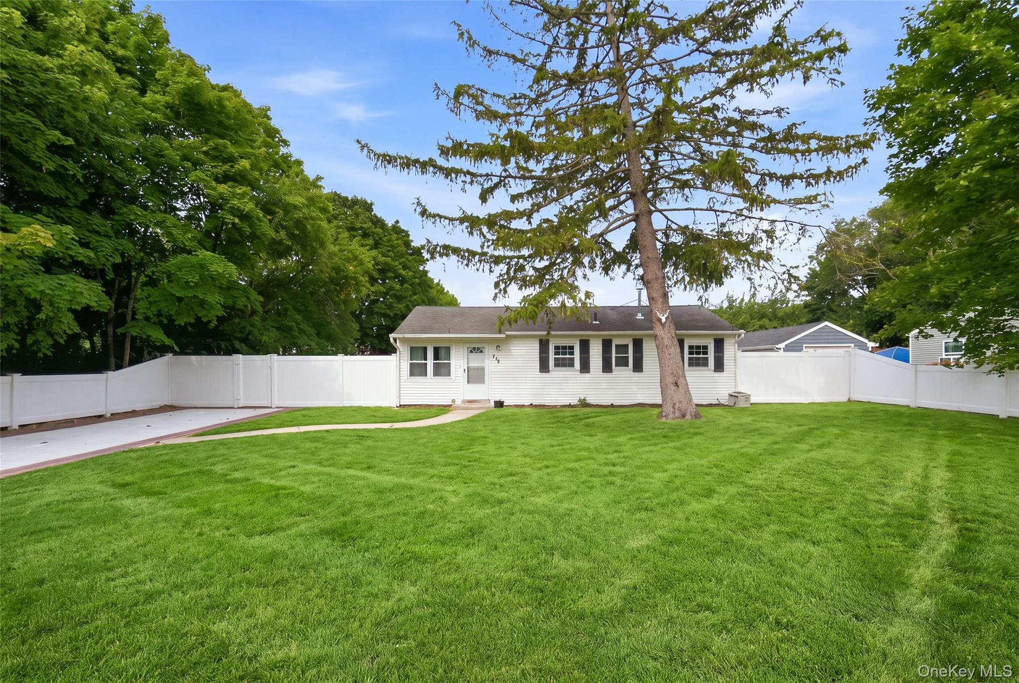 710 Bourdois Avenue – For Sale photo 3