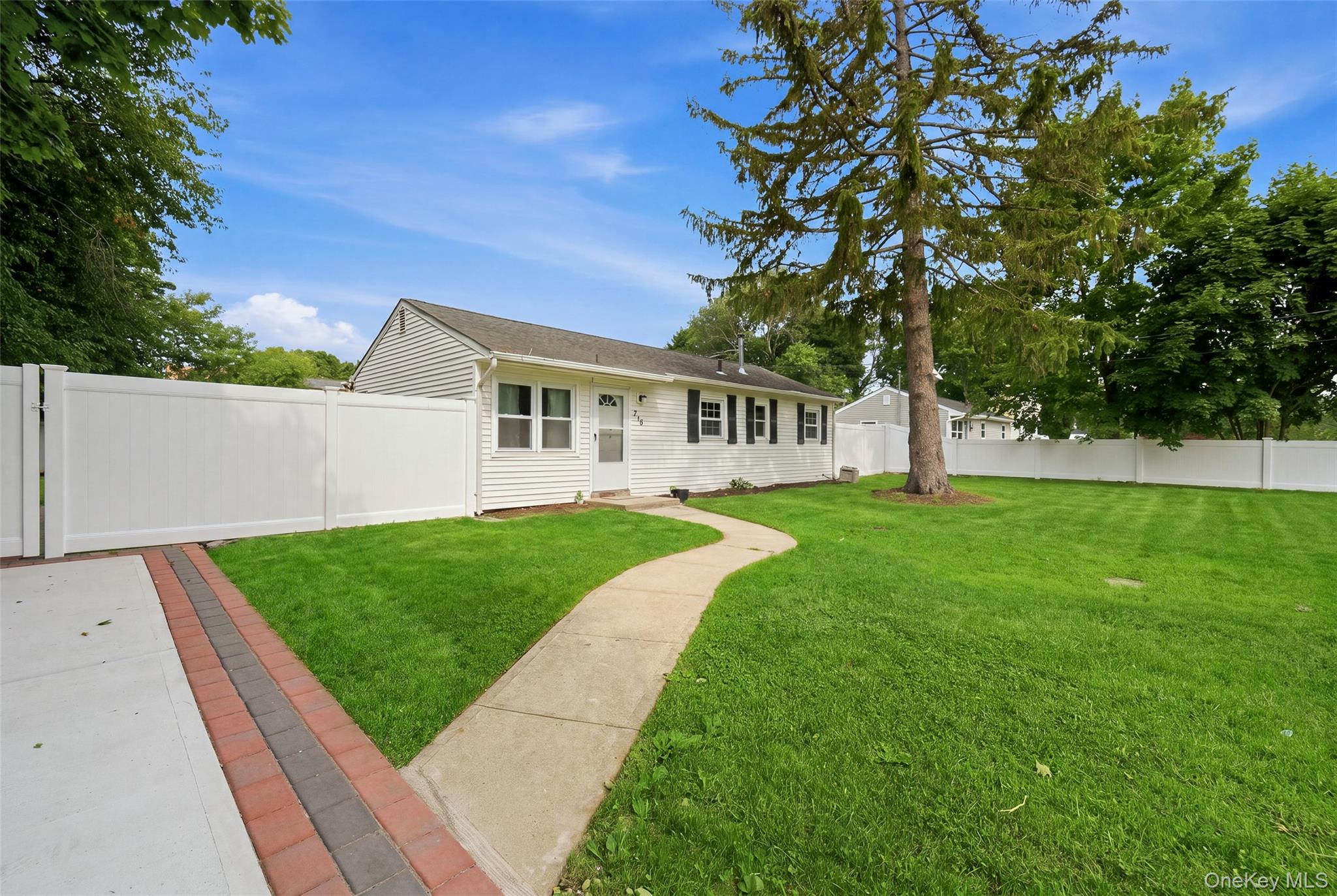 710 Bourdois Avenue – For Sale photo 5