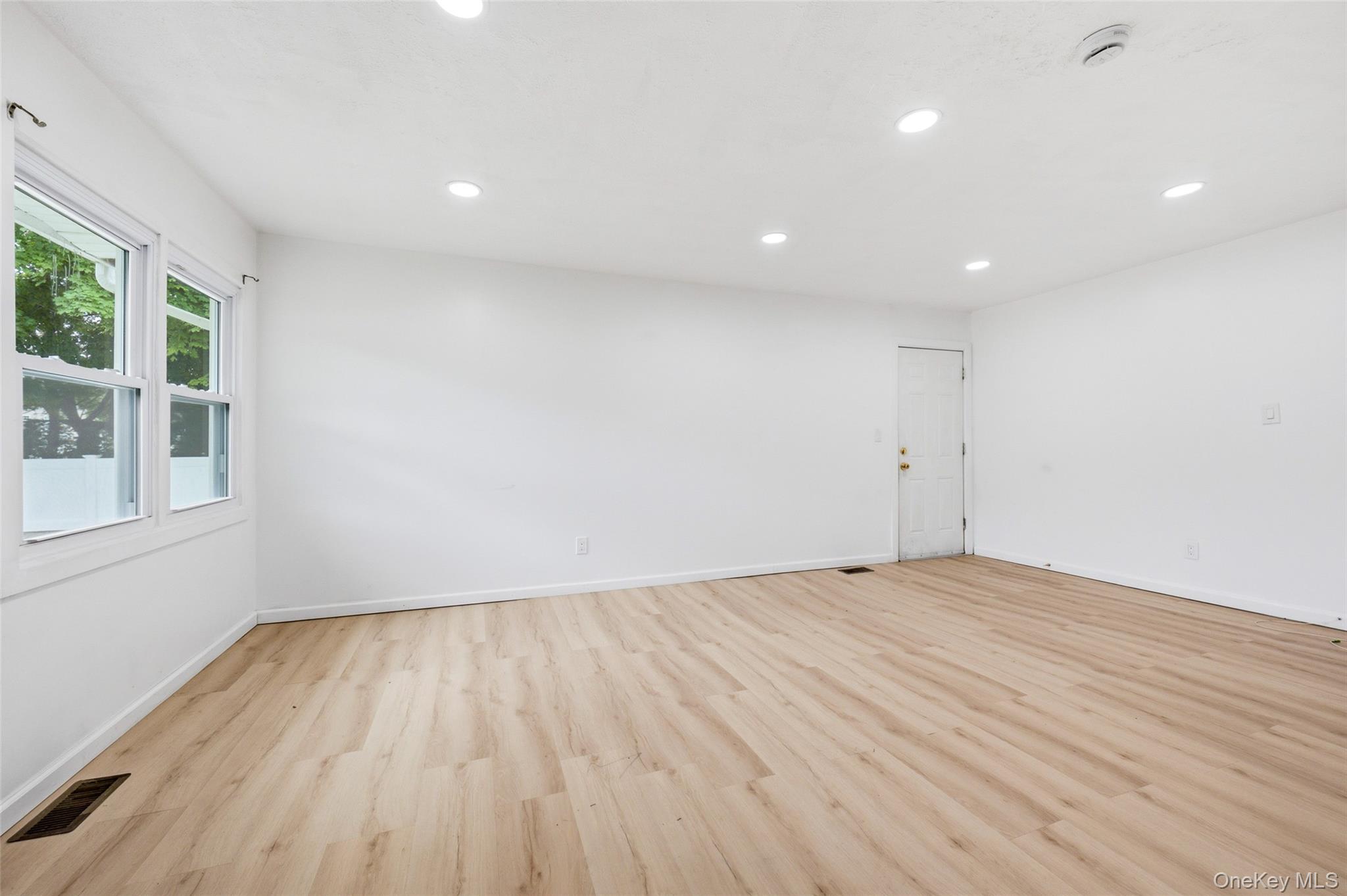 710 Bourdois Avenue – For Sale photo 6