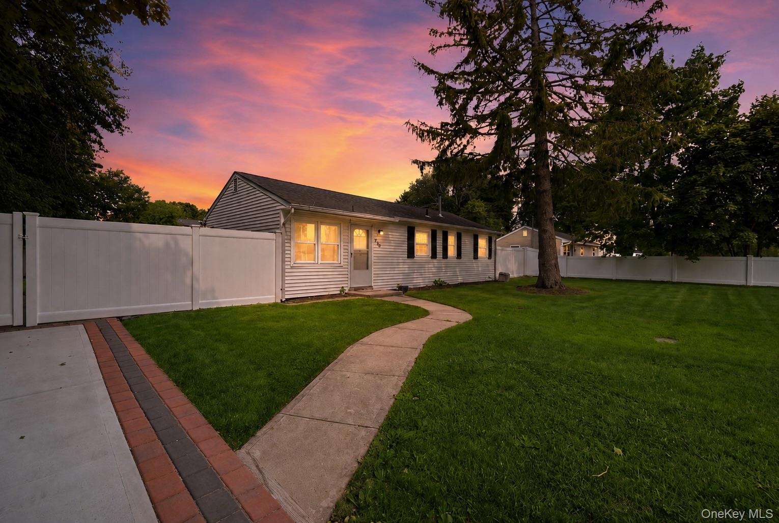 710 Bourdois Avenue – For Sale