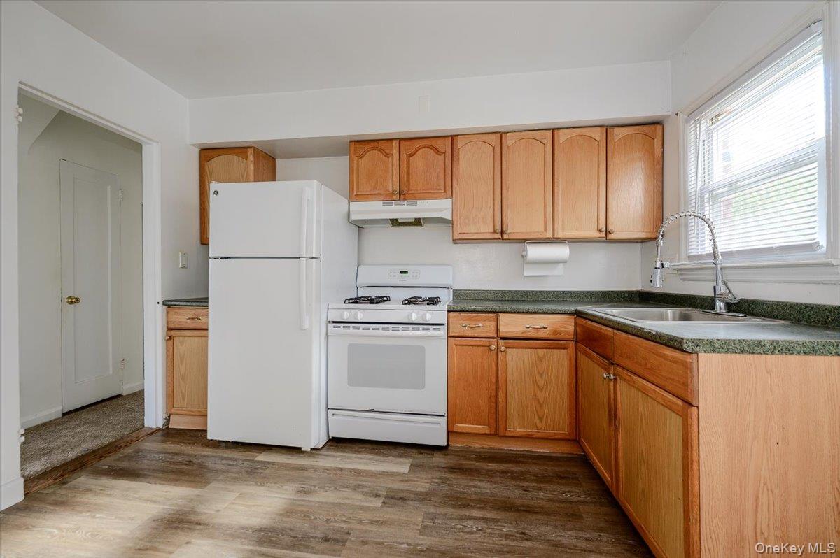364 E Broadway, Unit middle photo 8