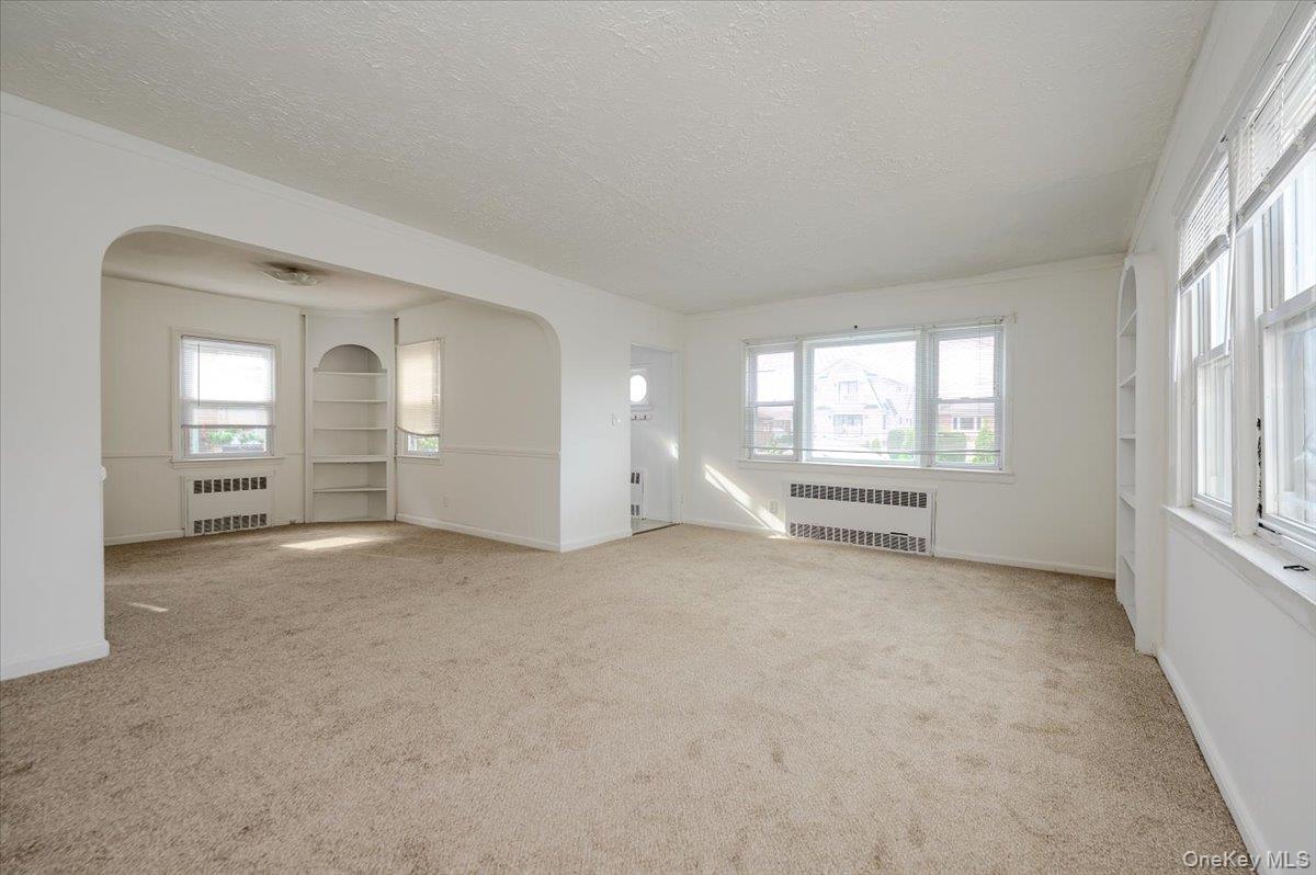364 E Broadway, Unit middle photo 5