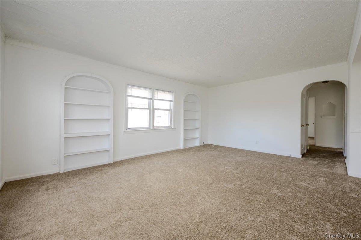 364 E Broadway, Unit middle photo 4