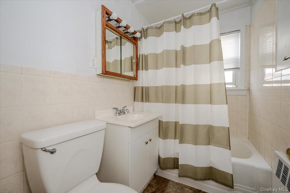364 E Broadway, Unit middle photo 12