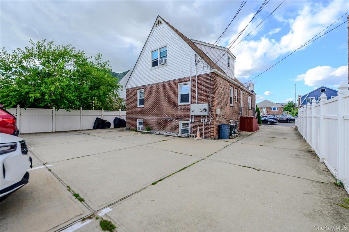 364 E Broadway, Unit middle photo 14