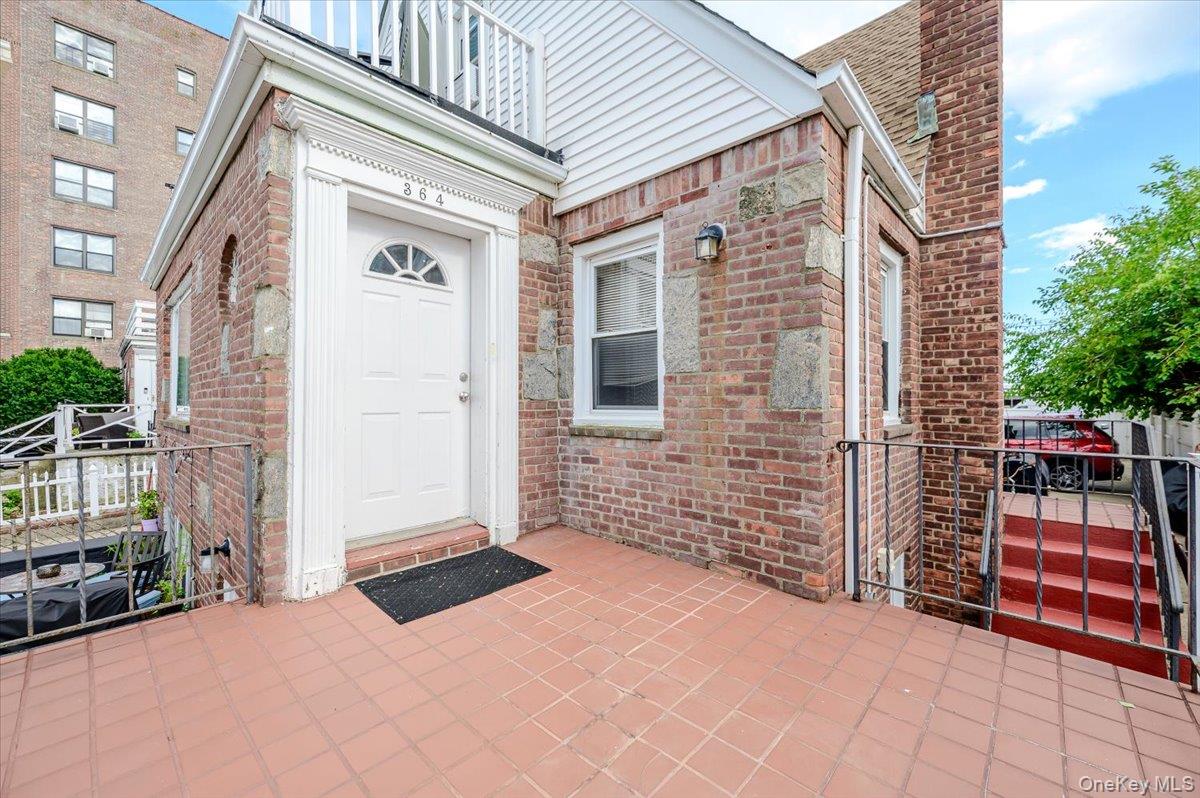 364 E Broadway, Unit middle