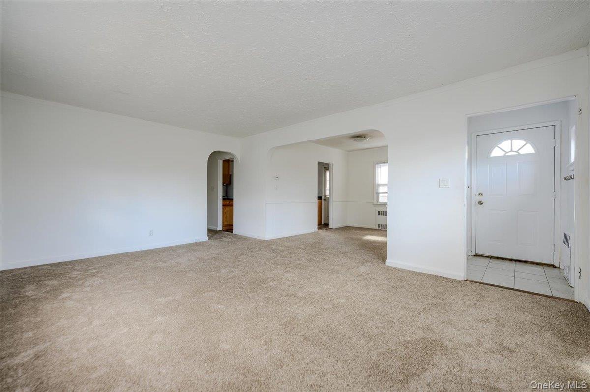 364 E Broadway, Unit middle photo 6