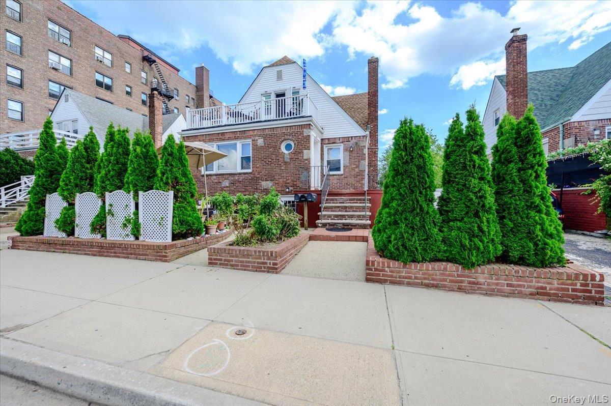 364 E Broadway, Unit middle photo 15