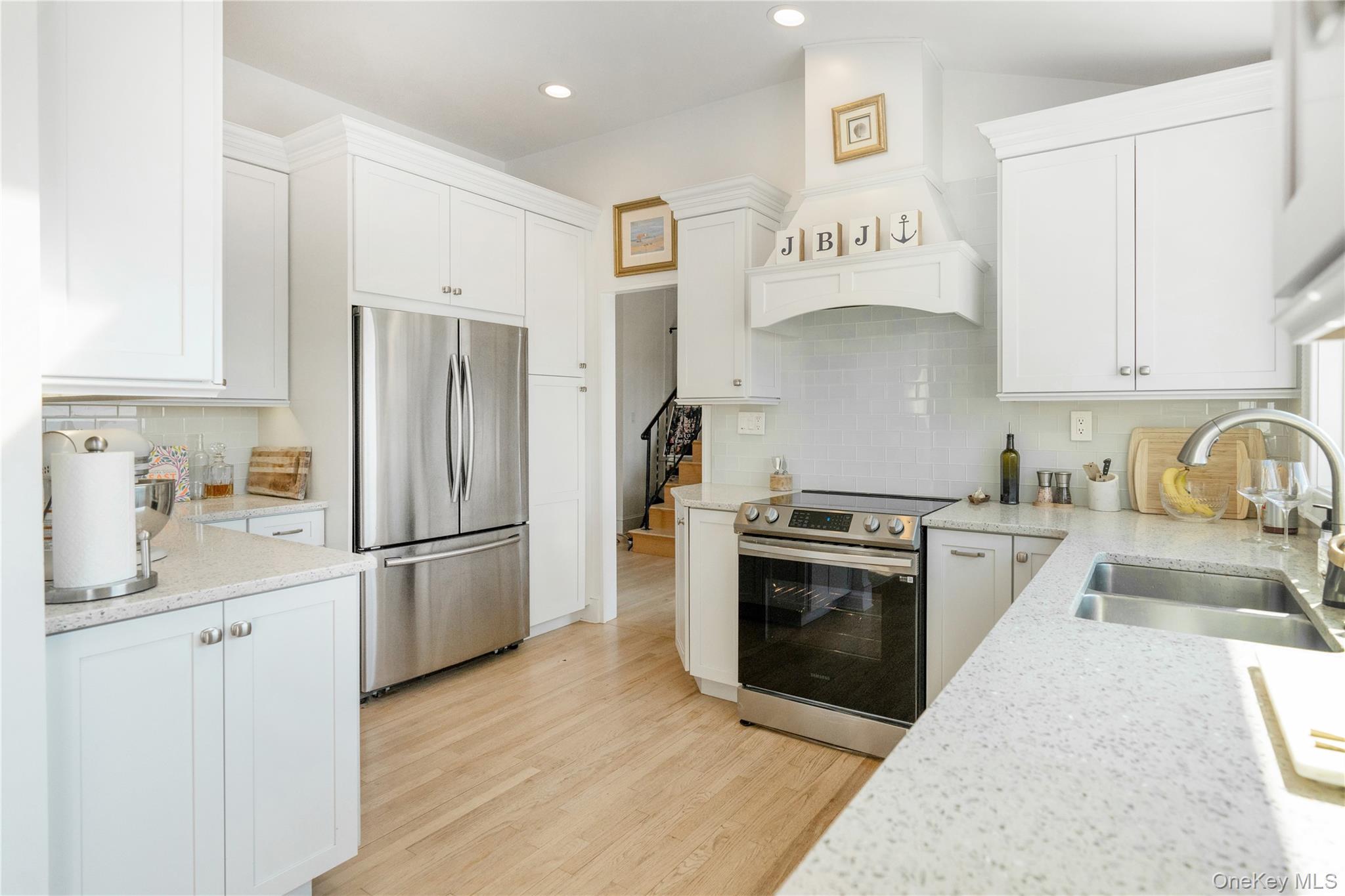8 Bay Road – For Rent photo 11