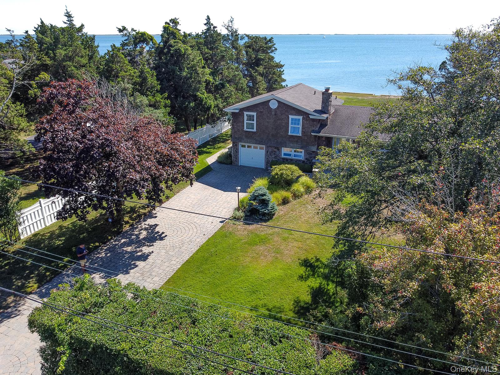 8 Bay Road – For Rent