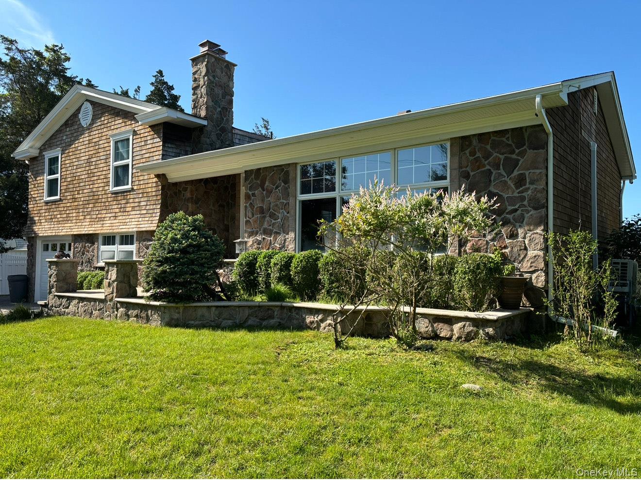 8 Bay Road – For Rent photo 2