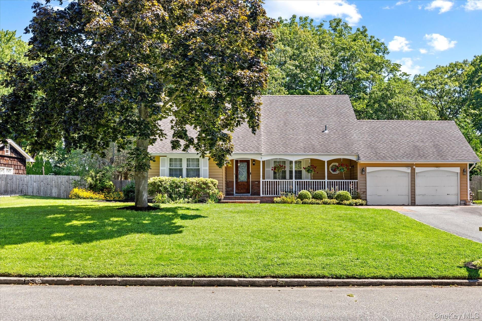 9 Charlemagne Drive – For Sale