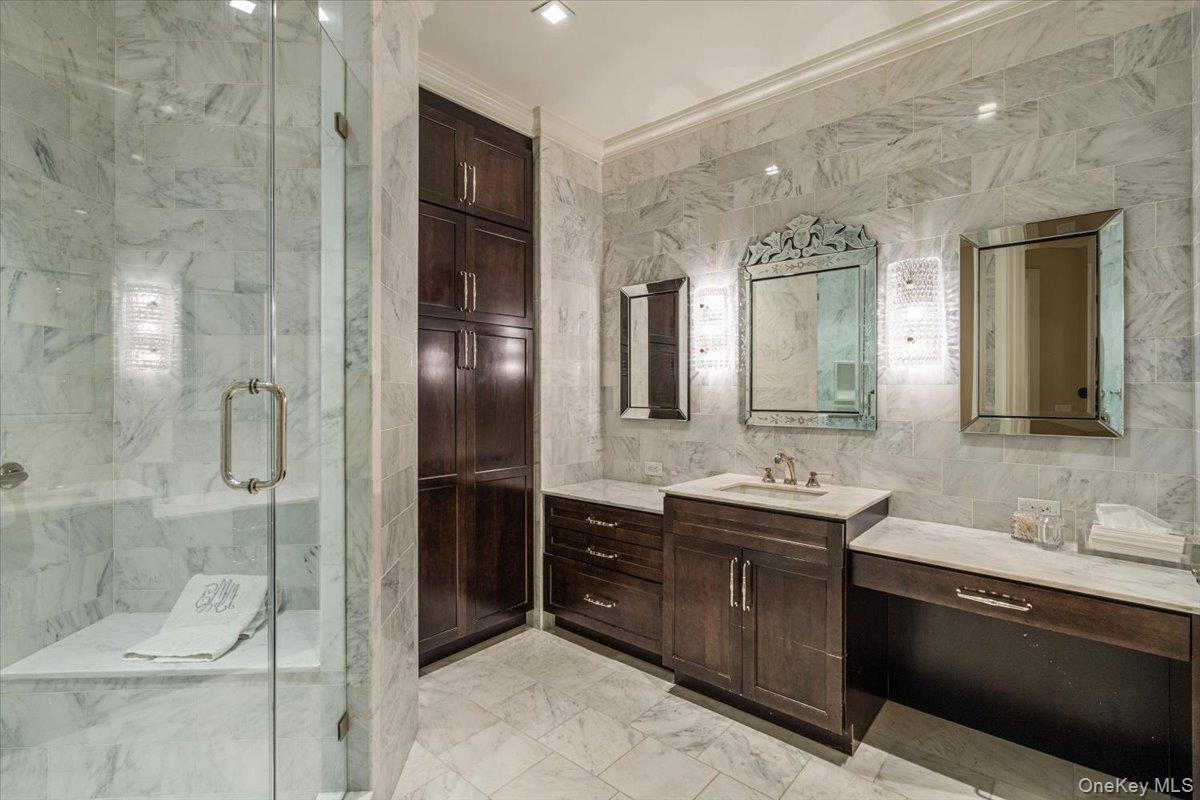 2000 Royal Court, Unit 2009 photo 13